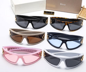 La nouvelle collection de lunettes de soleil UV-5205 de Dior  