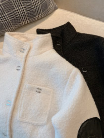 Chanel nouvelle veste courte rembourrée avec fermeture à bouton et col stand-up-5372  